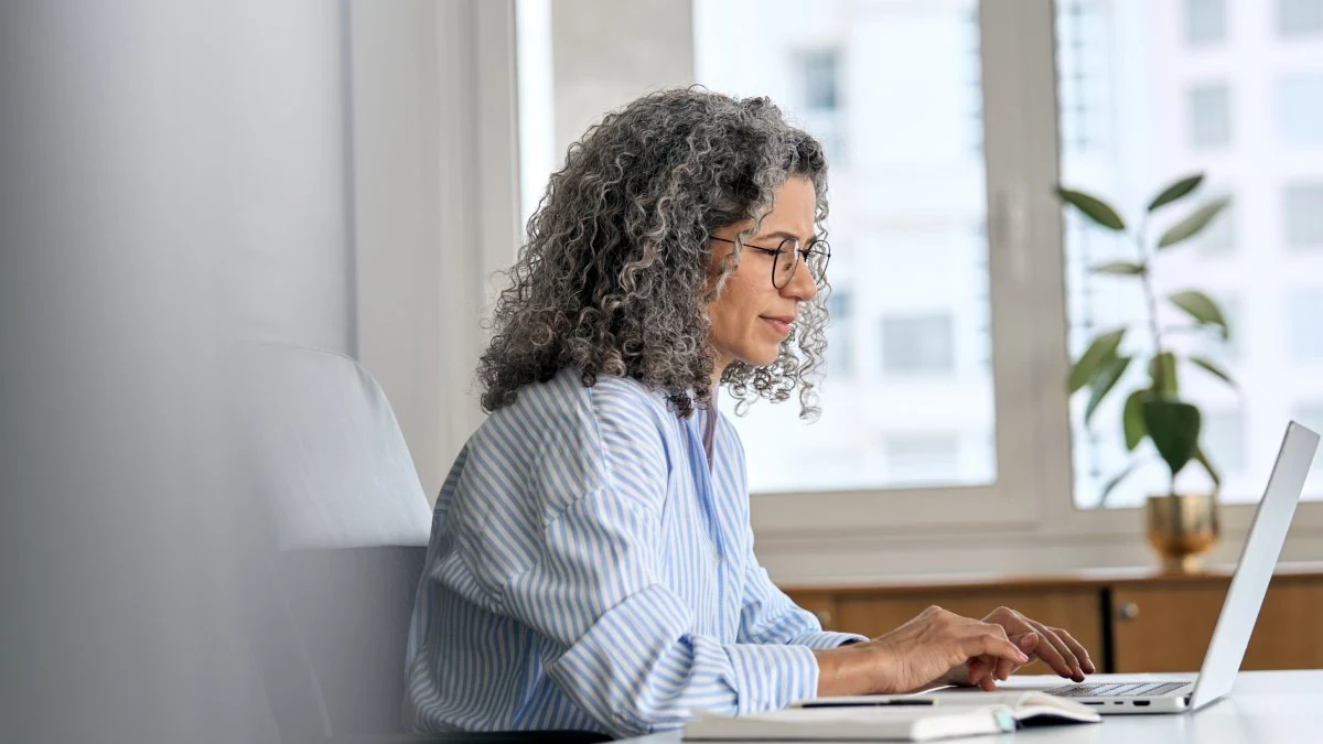 Sales leader reviewing ramp progress on a laptop